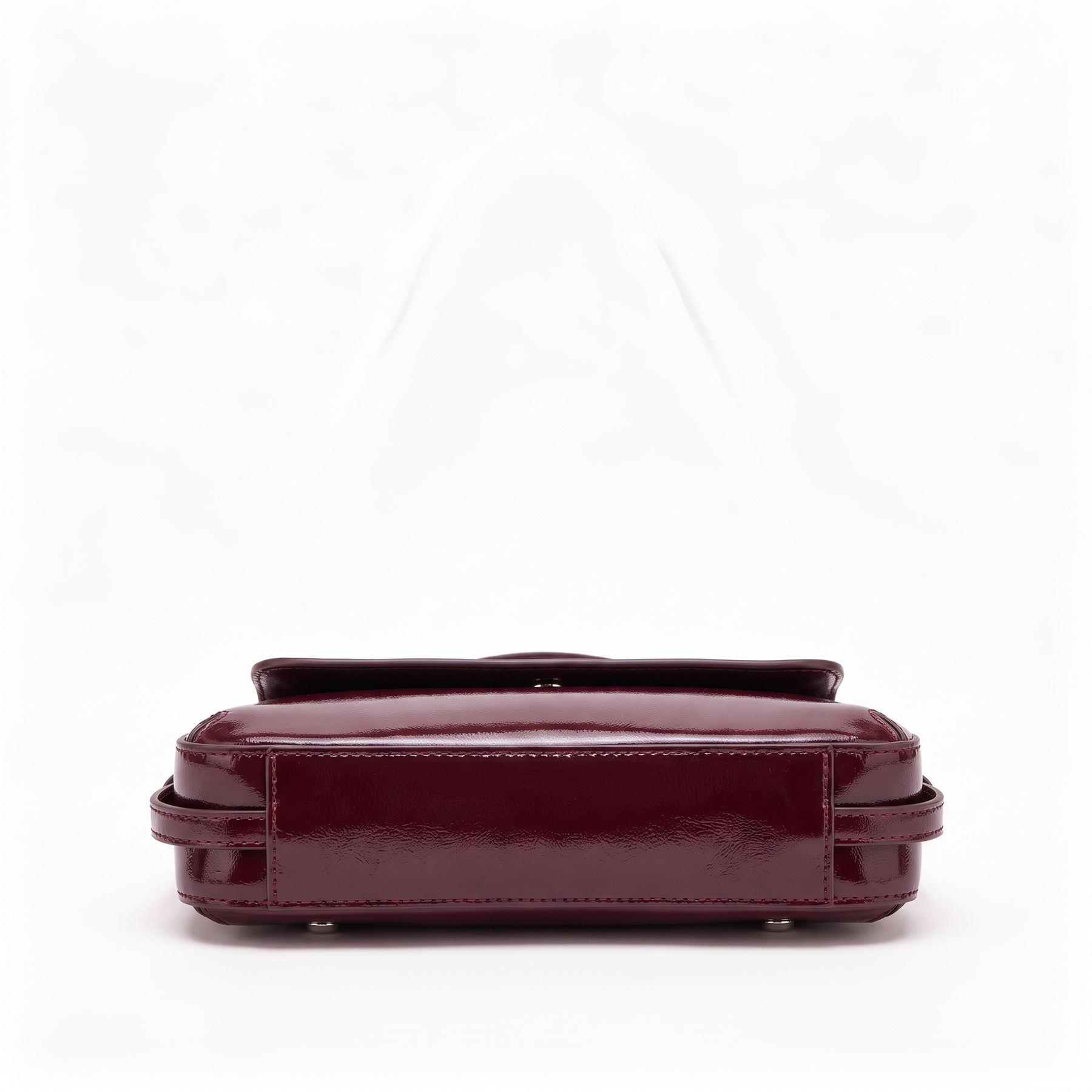 Bolso de piel genuina para mujer Camille en color Rojo Burdeos - vista de la base
